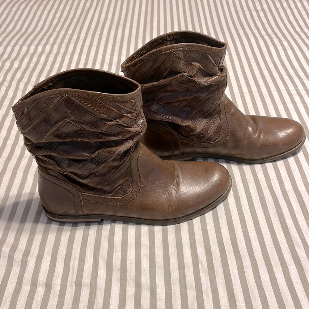 Leather Western cowboy cowgirl boots by The Sak women’s size 7